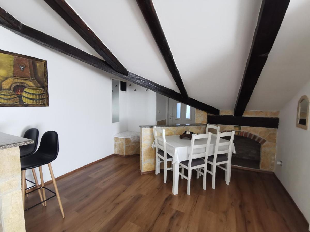 Loft Apartment Pula Ngoại thất bức ảnh