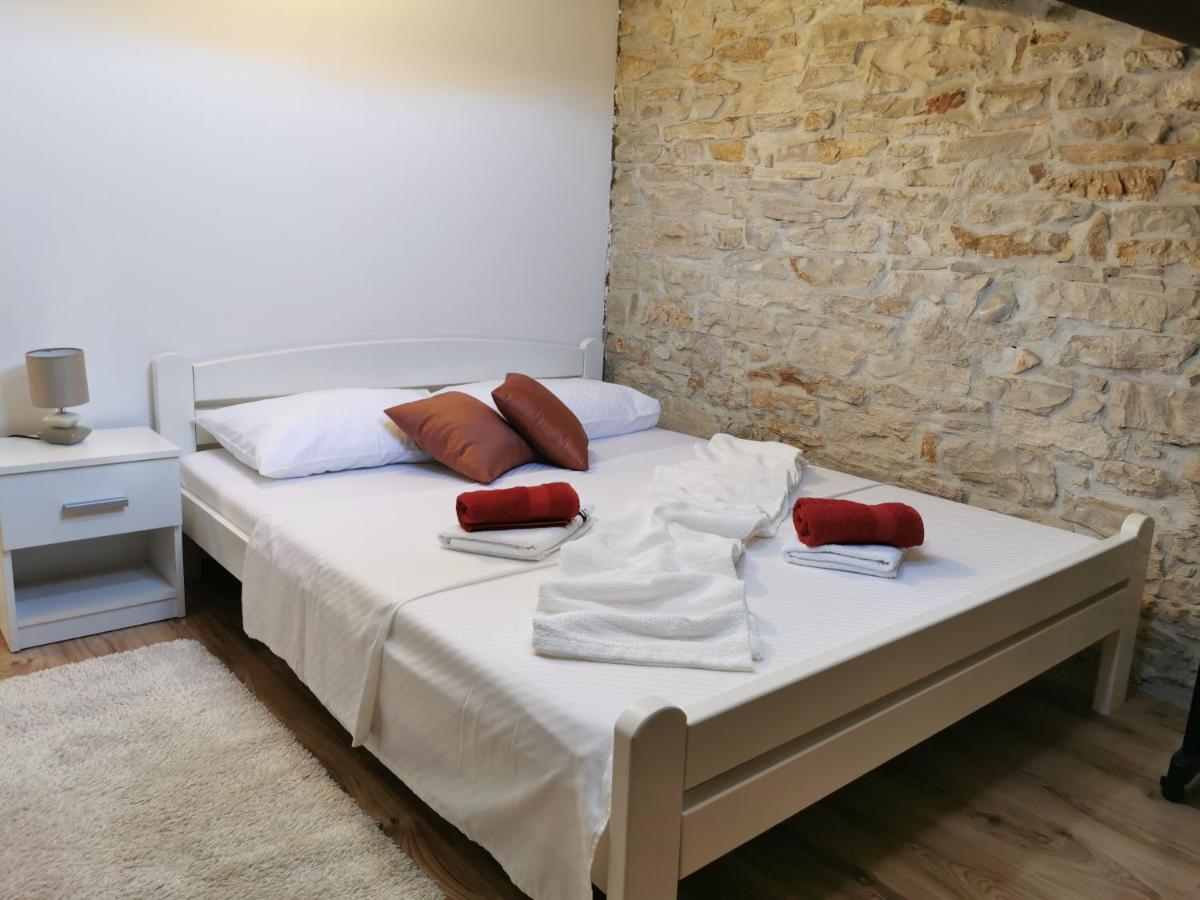 Loft Apartment Pula Ngoại thất bức ảnh