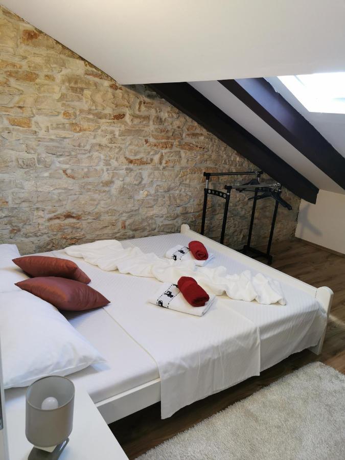 Loft Apartment Pula Ngoại thất bức ảnh