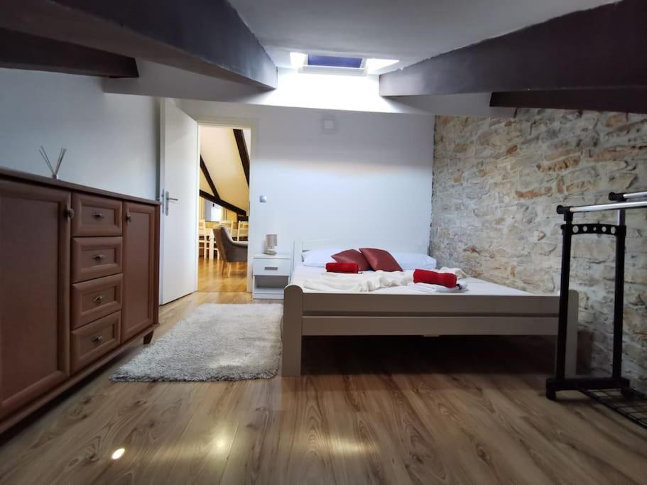 Loft Apartment Pula Ngoại thất bức ảnh