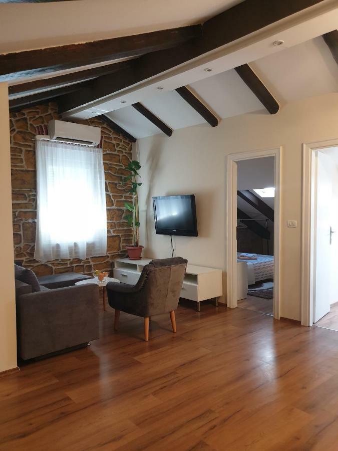 Loft Apartment Pula Ngoại thất bức ảnh