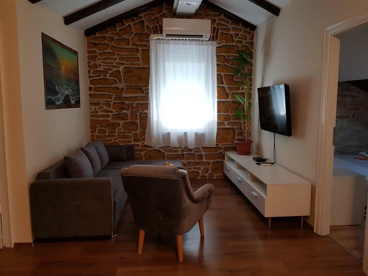 Loft Apartment Pula Ngoại thất bức ảnh